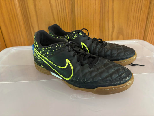 Size 9.5 Black and Yellow Futsal Cleats