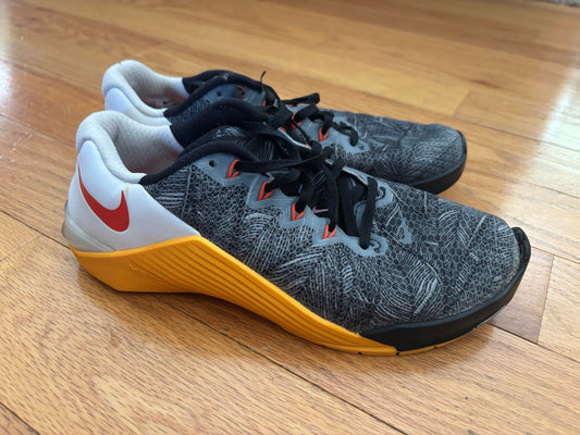 Size 7.5 Gray and Orange