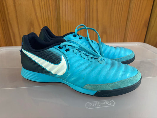 Size 7.5 Blue Futsal Cleats